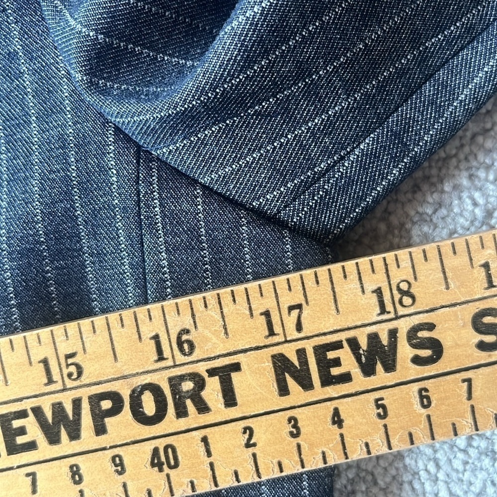 Express Gray Pinstripe One Button Closure Lined Blazer Jacket Size 8 - Picture 9 of 9